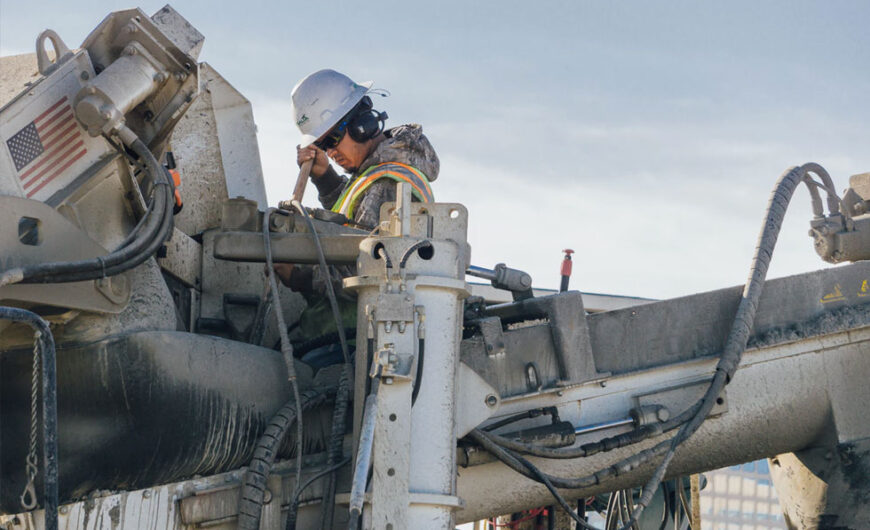 Side pocket sweat shirt